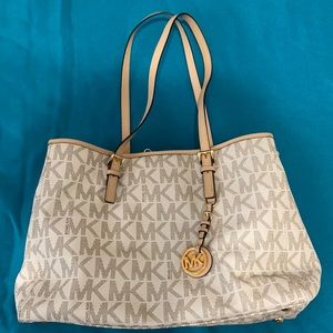 Micheal kors white bag